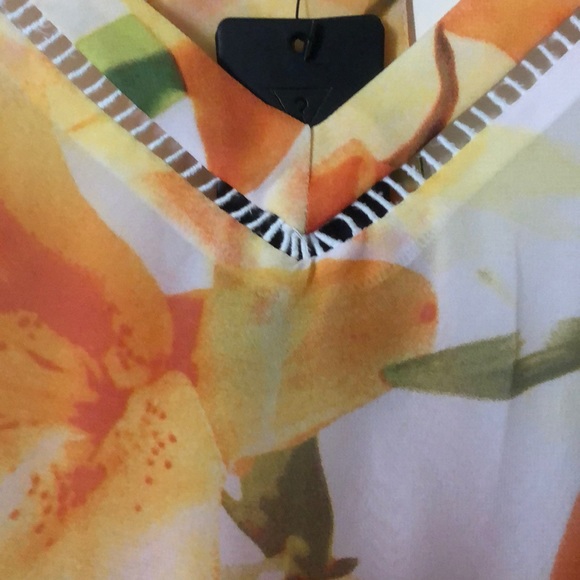 GUESS Lily Strap Blouse. Perfect for Spring/Summer - Picture 2 of 5